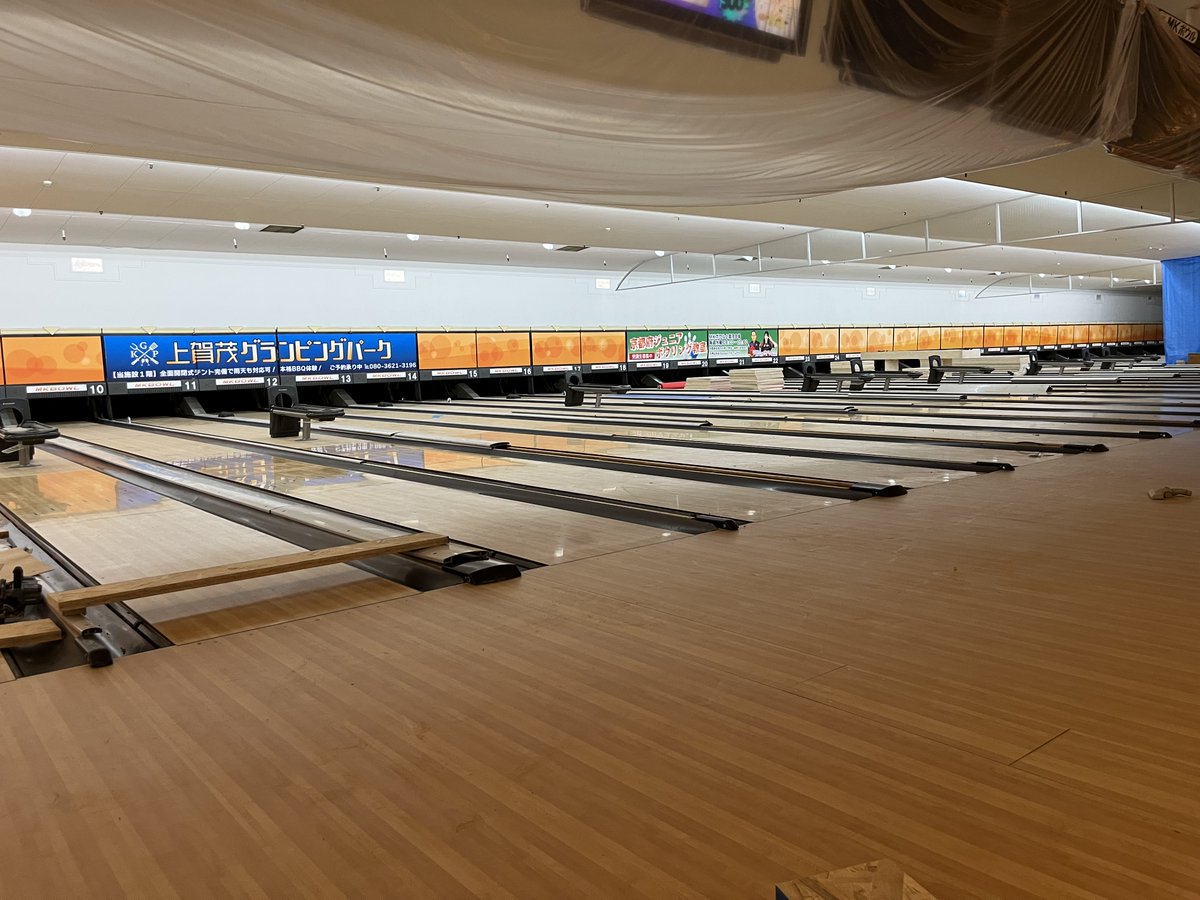 mkbowl_kamigamo's tweet photo. アプローチ工事進捗　～7/6㊊

工事中の7～27Lに新しいアプローチパネルが設置されました。
予定では7/9㊍～ご利用いただけるようになります。
（7/9㊍から28～48Lの工事に入る予定です） https://t.co/j5GfFv3Amu