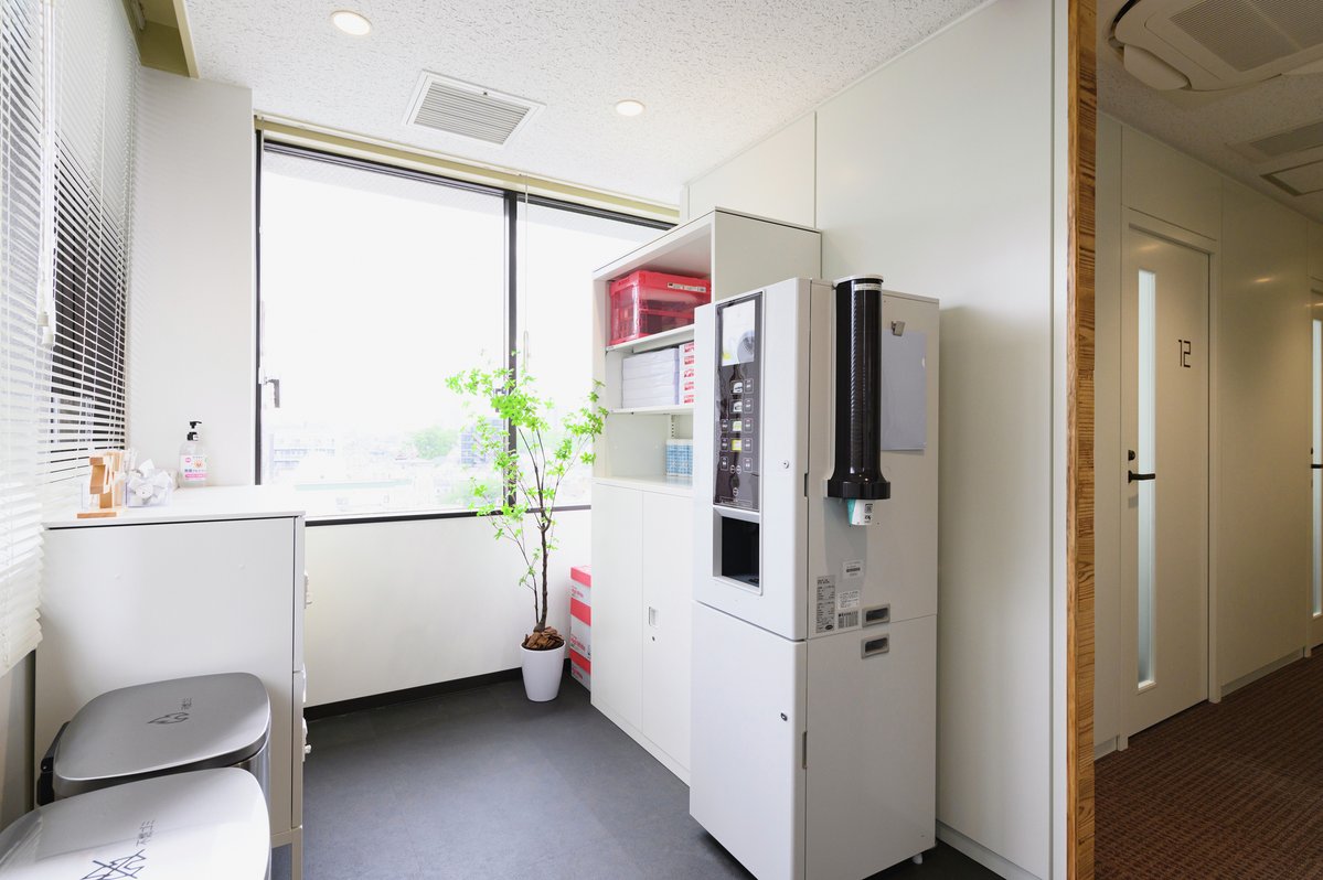 ZXY_WORK's tweet photo. 実は、「外回りする社員向けに熱中症対策としてZXYを導入したい」という企業様からのお問い合わせが増えているんです！

ZXYは空調の効いた駅近の個室ワークスペース。
移動や次の商談までの合間、”涼しく仕事を進めたい時”に近くのZXYにお立ち寄りください🎐 https://t.co/zSefg7tcgp