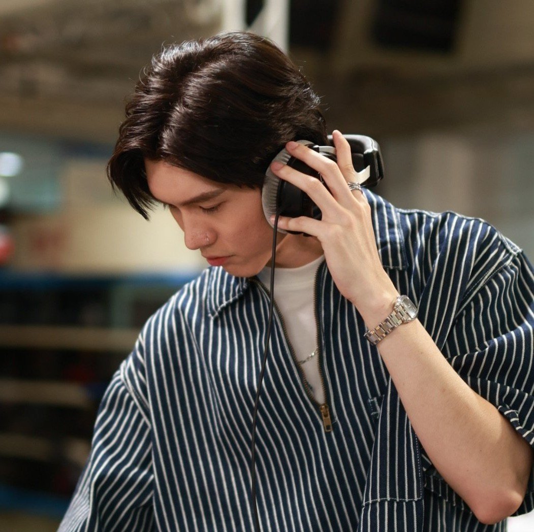 yellowglikesu's tweet photo. พอเอามาวางเรียงแค่สีเสื้อก็กินขาด รอเจอพี่วินเลย555555555555555555555555555 https://t.co/TCnC1CqDL0