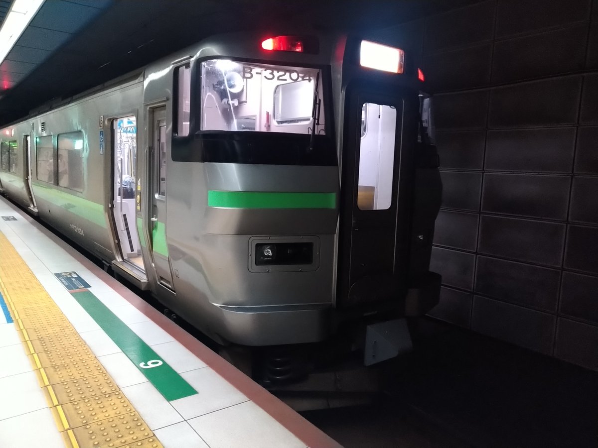 65112tk's tweet photo. 特急おおぞら号は南千歳で下車　南千歳駅から快速エアポートで新千歳空港へ。
#JR北海道
#733系 https://t.co/KPglMUTwgO