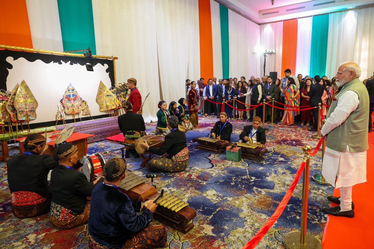 VBAswithNAMO's tweet photo. PM Modi receives warm welcome by Indian community, in Indonesia

All Modi Ji photos available in HD through this link.
https://t.co/wFLZlq8z6o

@narendramodi
@narendramodi_in
@PMOIndia
#NaMoPhotoGallery https://t.co/ddRjPwiwzZ