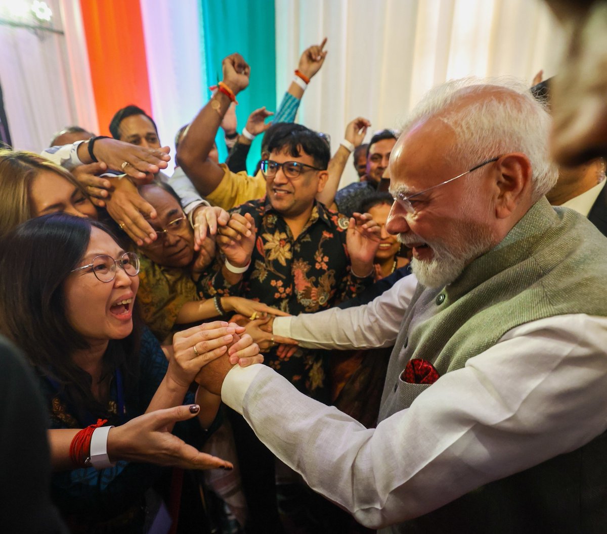 VBAswithNAMO's tweet photo. PM Modi receives warm welcome by Indian community, in Indonesia

All Modi Ji photos available in HD through this link.
https://t.co/wFLZlq8z6o

@narendramodi
@narendramodi_in
@PMOIndia
#NaMoPhotoGallery https://t.co/ddRjPwiwzZ