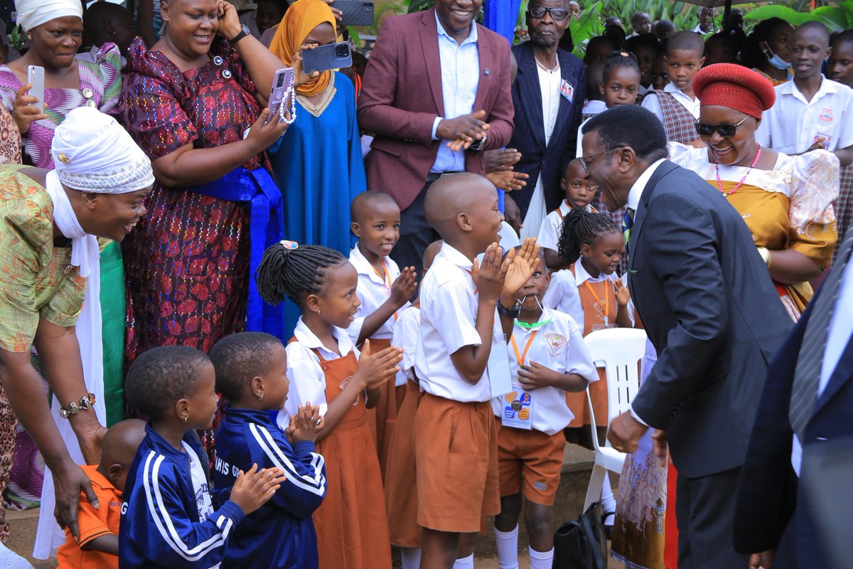 cpmayiga's tweet photo. Leero nyanirizza abantu ba Kabaka okuva ggombolola ez'enjawulo mu Gomba, Kabula, Kyaddondo ne Kyaggwe n'amasomero ag'enjawulo abakiise Embuga mu nkola ya Luwalo Lwaffe.

Akiika Embuga, amanya ensonga.
#LuwaloLwaffe #SitulaOmutindo https://t.co/tlSbT5Uolu