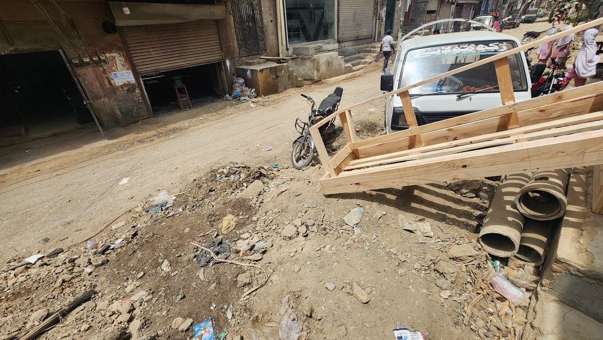 KalsonMoeed's tweet photo. @murtazawahab1 @SaeedGhani1 @Khi_Alerts @SindhCMHouse @Dmccentralkhi Still there is no activity conducted for the removal of these debris and garbage. Its stacking up day by day. Kindly do something. https://t.co/Ds3fNi7ElX