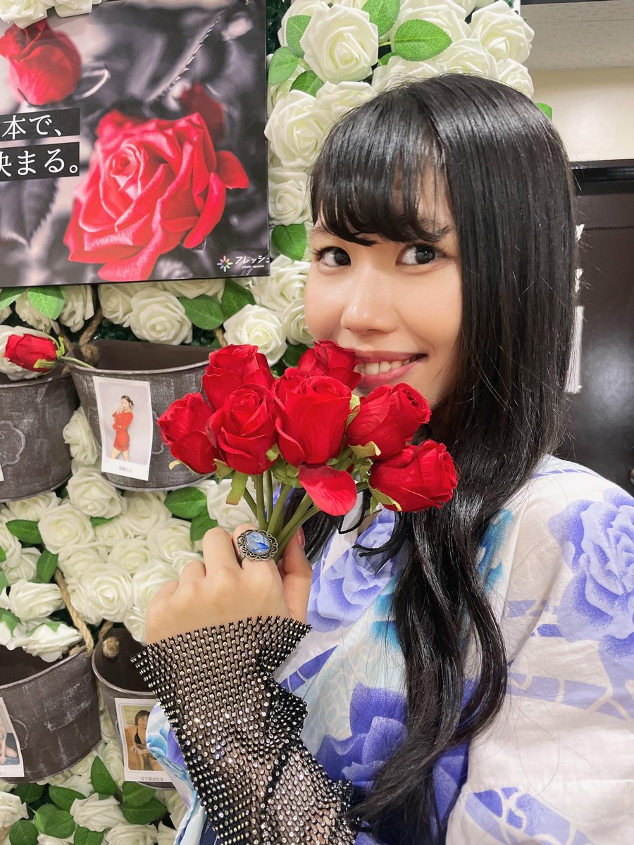 fresh_pedia's tweet photo. 2026/07/07(火)【フレッシュフォトセッション / ＃あの子の浴衣姿 】
陽向なつみちゃんに薔薇10本入りました‼︎🌹
本日のMVPに輝くのは誰だ⁉︎👑
#フレッシュ撮影会 #セッション https://t.co/YkedNysIze