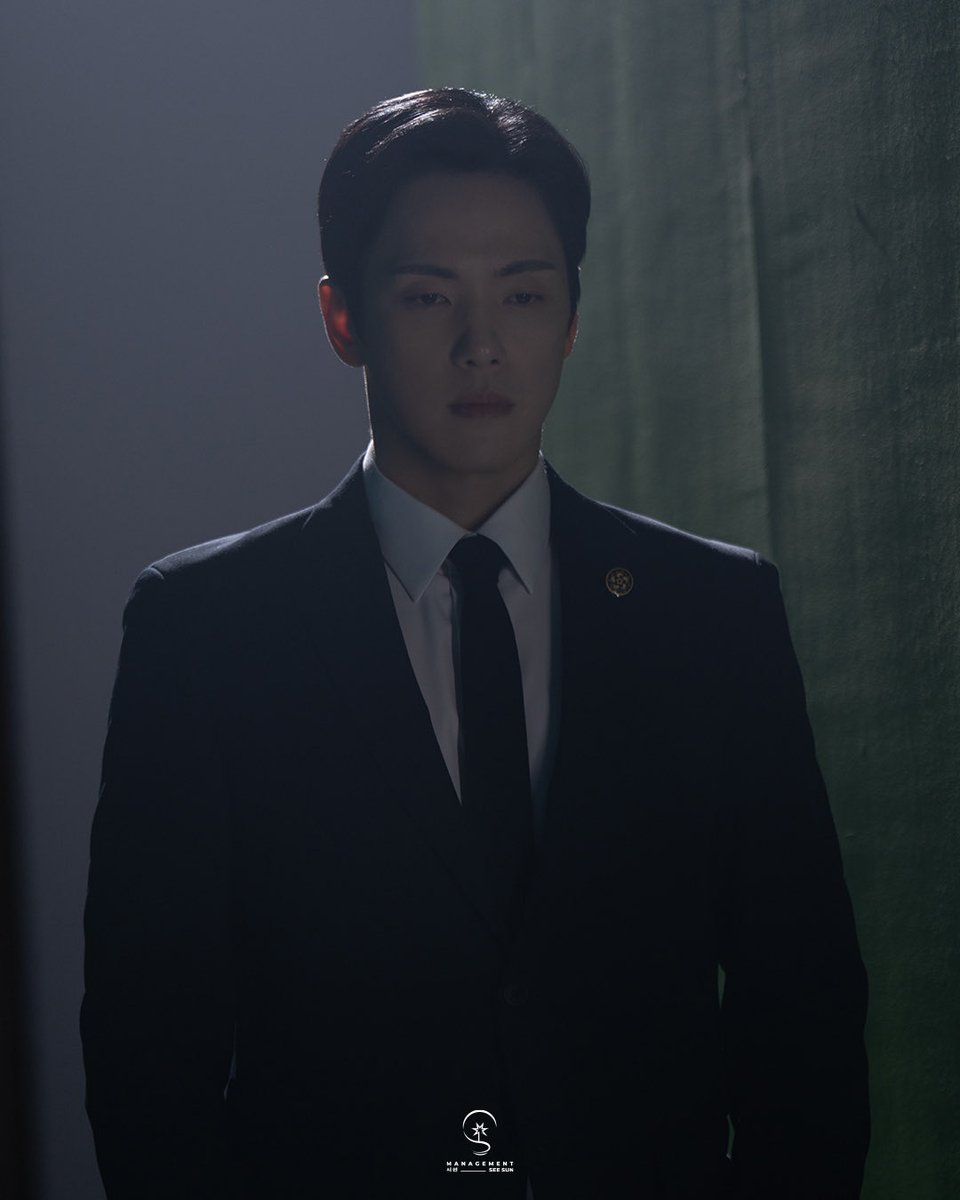 official_SEESUN's tweet photo. [#김정현] #시선zip

🎙️아아.
지금 당장 정현‘정학’ 비하인드 보러 간다.

뮤지컬 <그날들> 8월 23일 (일)까지 디큐브 링크아트센터에서 만나요😎

🔗 https://t.co/zoKCvpWy20

#KimJungHyun 
#그날들 #정학 https://t.co/xEmmlb1bpg