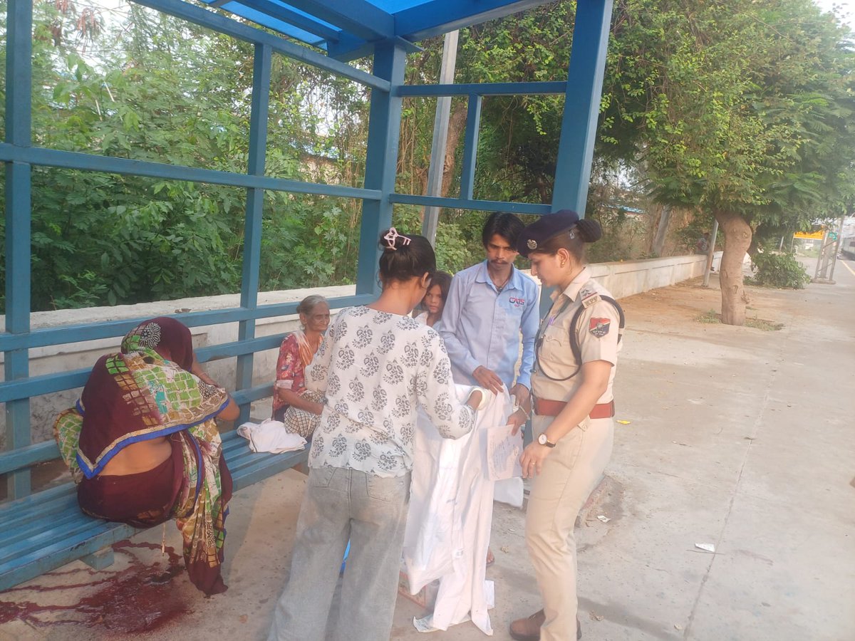 rpfnrdli's tweet photo. Operation Matra Shakti
On 06.07.26 #RPF SI Meenakshi assisted a woman in labor at PF no 1 ANDI station. She delivered a healthy baby boy and was taken to the hospital. Both mother & child are safe and sound
@drm_dli
@GM_NRly
@RPF_INDIA
@RailMinIndia
@rpfnr_
@AshwiniVaishnaw https://t.co/y1U1zCryv5