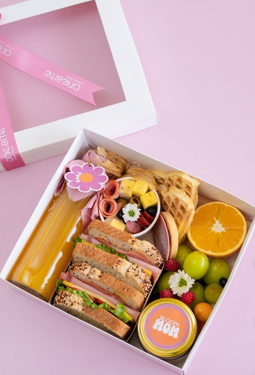 JosyDSmile's tweet photo. Qui fait les choses comme ça à Douala ? 🤩
#lunchbox
#PetitDej https://t.co/hKddLEJlTF