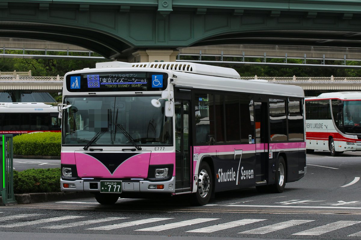 Kitaura50's tweet photo. 京成バス
E777 (江戸川/2RG-LV290Q4)
今日は7月7日ということでシャトルセブンを。E777号車のデビューから1周年になりました。
#京成バス #シャトルセブン #七夕 https://t.co/HKxryxmNck