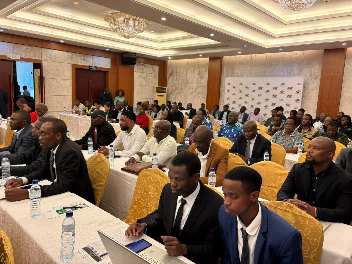 ZimTradeAlerts's tweet photo. #HappeningNow: the Trade and investment conference in Beira has commenced.  This is a platform where Zimbabwe companies get the. Chance to meet with Mozambican stakeholders and companies to promote trade between the 2 countries.. stay tuned for more updates! https://t.co/Gppk2poXcD