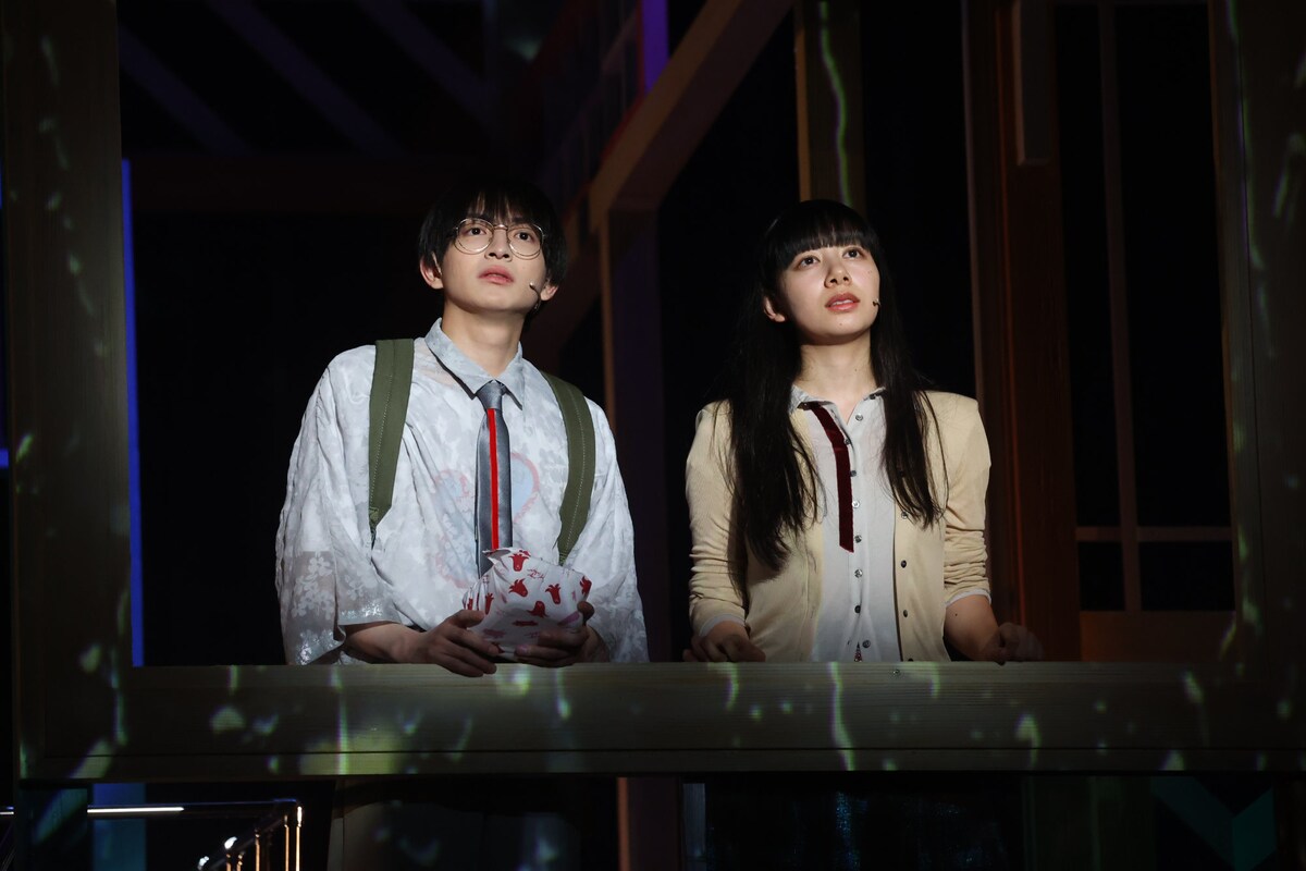 stage_natalie's tweet photo. 川﨑皇輝「ここに帰ってきたんだな」、ミュージカル「町田くんの世界」再演スタート（舞台写真 / コメントあり）
https://t.co/93Nc72sBhG https://t.co/4TUjlMmY2A