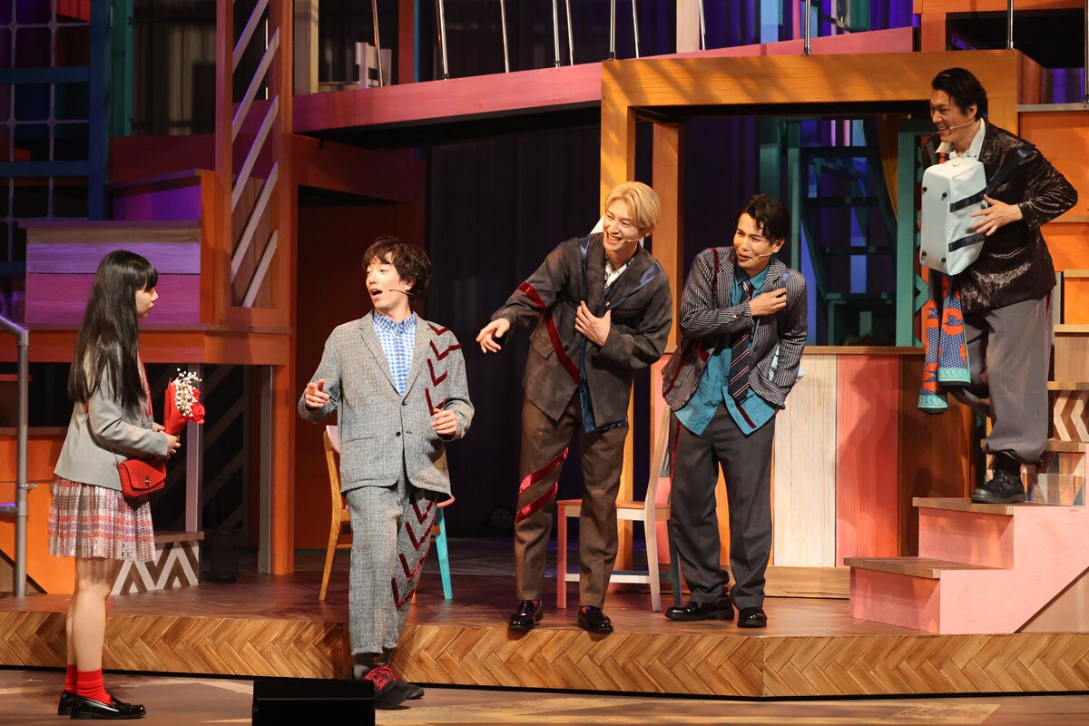 stage_natalie's tweet photo. 川﨑皇輝「ここに帰ってきたんだな」、ミュージカル「町田くんの世界」再演スタート（舞台写真 / コメントあり）
https://t.co/93Nc72sBhG https://t.co/4TUjlMmY2A