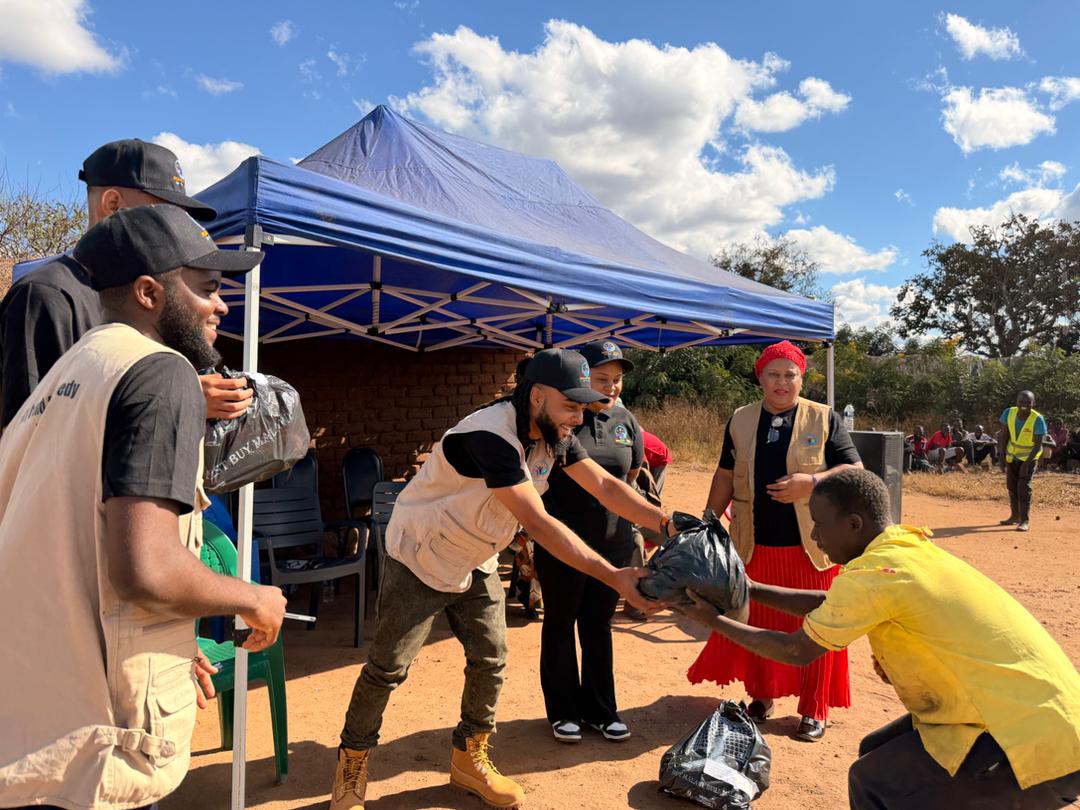 slicemagazine's tweet photo. At Mtata village in Dowa, a simple act of kindness brought smiles to many faces. 👀

Reality Hand for the Needy, an NGO based in Lilongwe, visited the community with crutches, clothes, food and drinks for elderly people and people with disabilities; reminding them that they’re not forgotten. ❤️