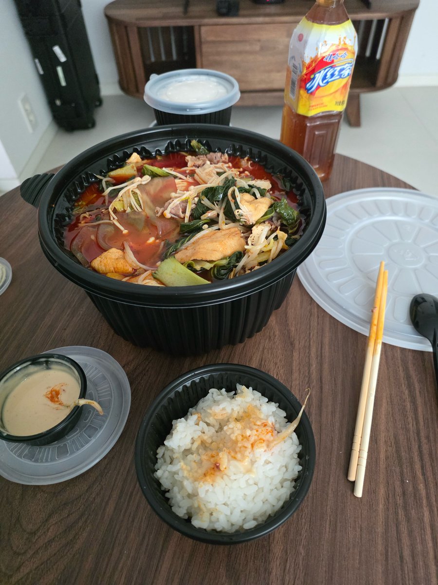 bubbletherose's tweet photo. 💬WS 260707 — 12:43

드디어 한국이다
finally Korea

오자마자 마라탕 시켰어
I ordered malatang as soon as I came

아이러브 마라탕
I love malatang

[photo] https://t.co/A1hfXHT1vE