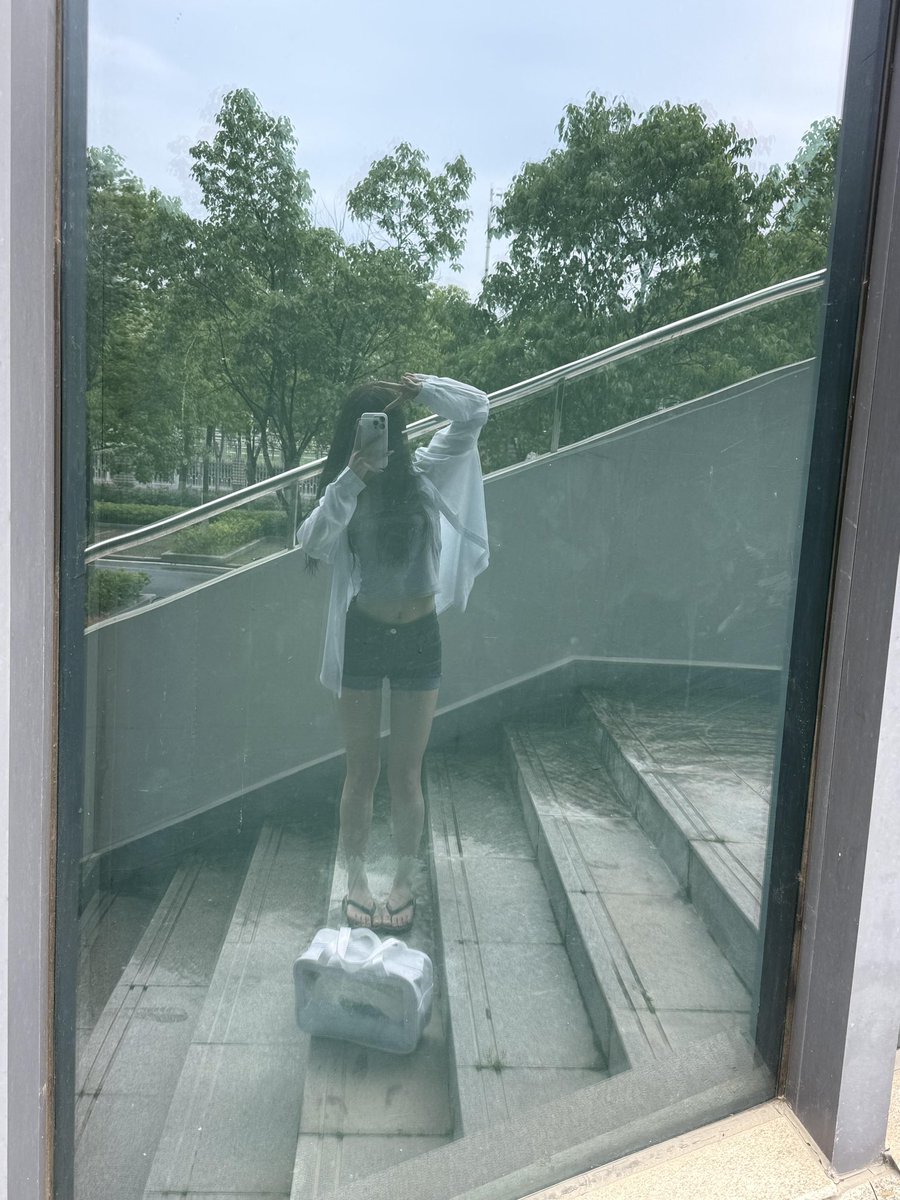 Thabrees7's tweet photo. 看见镜子忍不住给自己甩两张😂😂  #常州 https://t.co/o5TSD6sb8B
