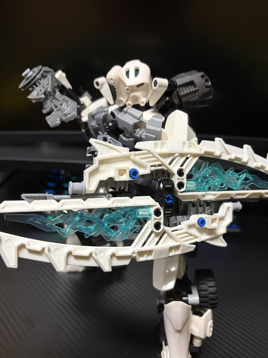 4y7tq2's tweet photo. ちょいg1に寄せたコパカ🧊
ポージングが下手やね
#バイオニクル #レゴ #Bionocle #LEGO https://t.co/JbKfDQ7bBu