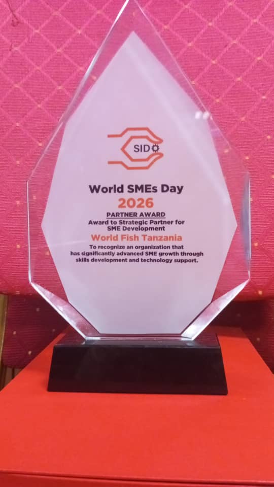 WorldFishCenter's tweet photo. 🎗️ Honoured to receive the Partner Award from Tanzania's SIDO for our collaboration on Dagaa &amp; seaweed enterprise development and support for SME growth.

Thank you to our partners, including TAFIRI &amp; the Ministry of Livestock and Fisheries, and through #AABS. https://t.co/XmEZs5V46m