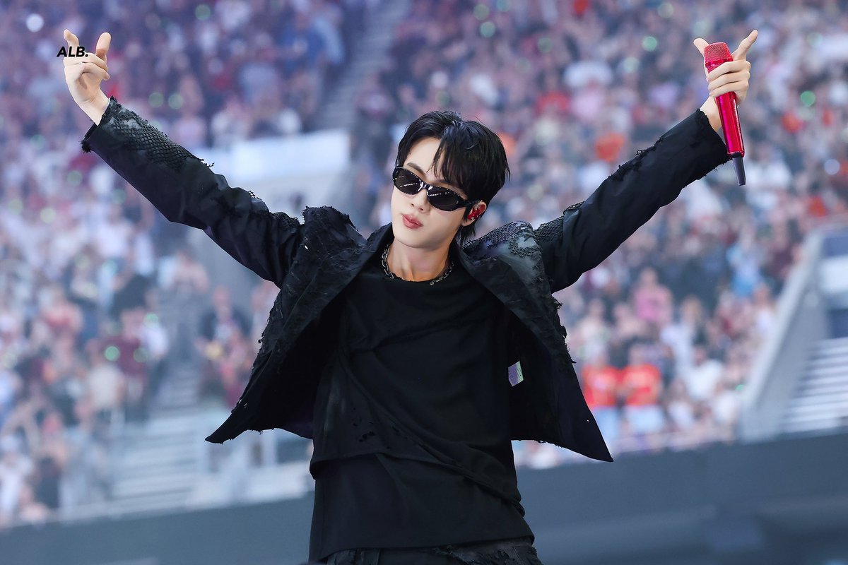 cheer_up_jin's tweet photo. 내 피로회복제♡

#방탄소년단진 #JIN @BTS_twt https://t.co/P0qs3xeYX6