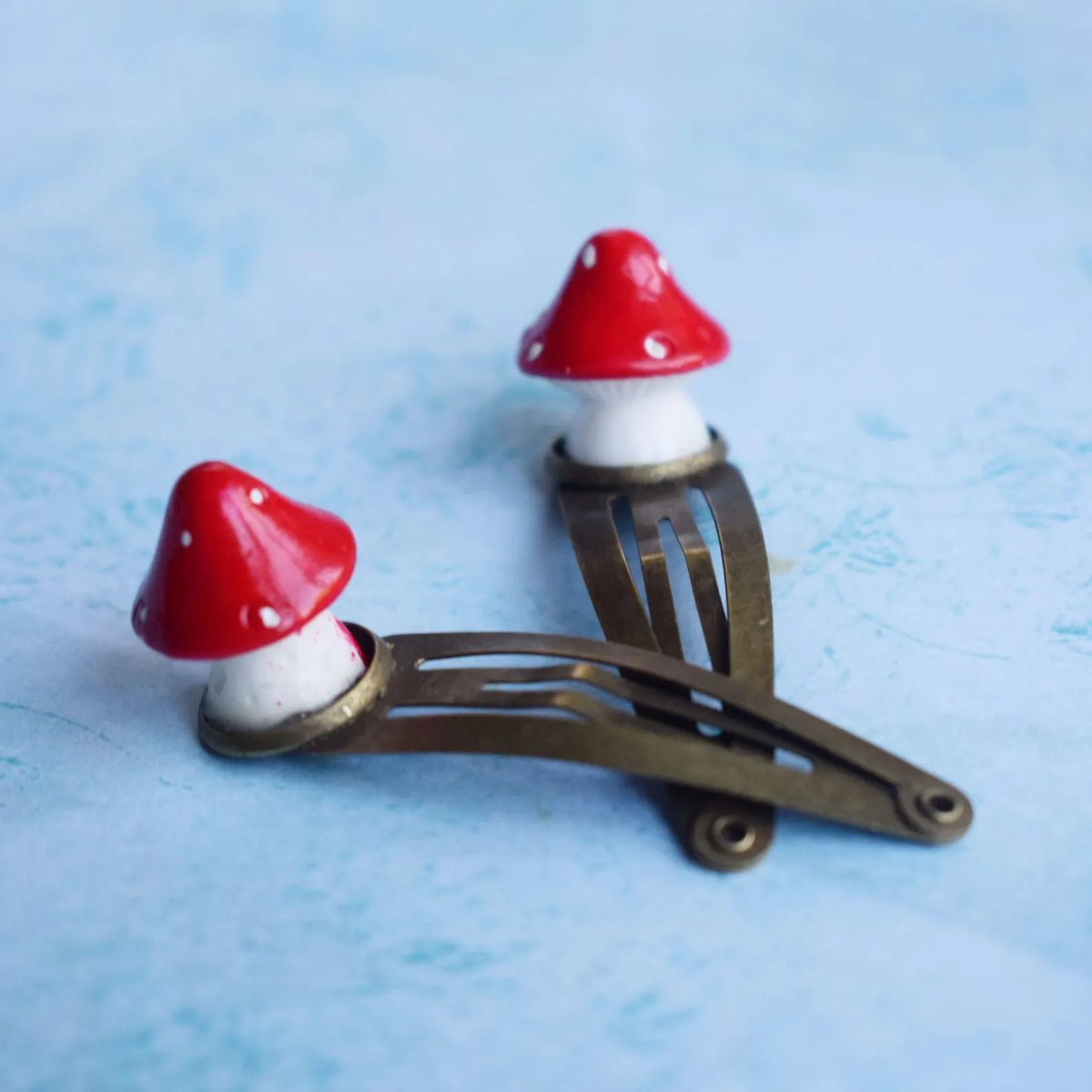 SarahDaisyBlue's tweet photo. Add a little woodland whimsy in these cute mushroom/toadstool hairclips! Available in both snap clip and bobby pin fittings
#mushroom #toadstool #whimsy #hairclips
https://t.co/4JjdlroAAT https://t.co/eM85YZrLqf