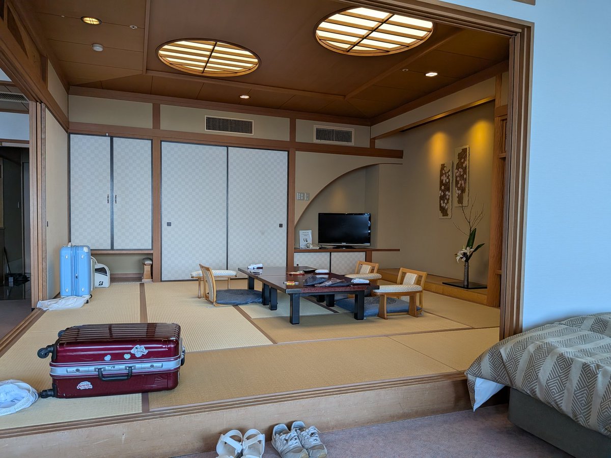 voreasyb's tweet photo. 部屋の扉が自動ドアって凄っ😳
外の景色も素晴らしい✨
#白水館離宮 https://t.co/v5MzwNgu06