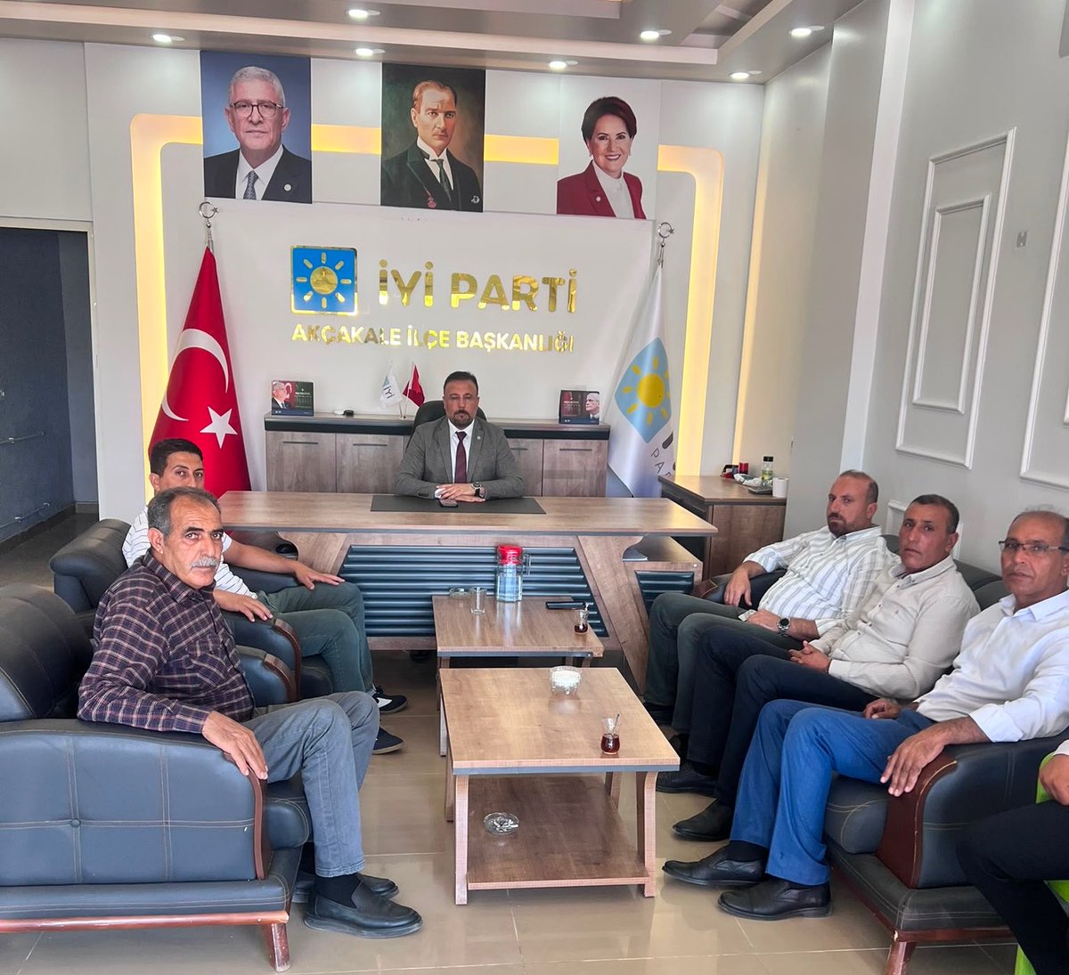 iyipartiurfa's tweet photo. 📍#AKÇAKALE 

İYİ Parti Akçakale programı kapsamında, İl Başkanımız Sayın Ali Eroğlu ve İl Teşkilatımız, İYİ Parti Akçakale İlçe Başkanlığımızı ziyaret etmiştir.

Nazik ziyaretleri, destekleri ve teşkilatımıza verdikleri kıymetli katkılar dolayısıyla İl Başkanımız Sayın Ali Eroğlu’na ve kıymetli yönetimine teşekkür ederiz.

Birlik ve beraberlik içinde, güçlü teşkilat anlayışıyla Akçakale’miz ve Şanlıurfa’mız için durmadan çalışmaya devam edeceğiz.

#İYİParti #Akçakale #Şanlıurfa #AliEroğlu

@MDervisogluTR 
@Ozturkdenizli 
@KevserOfluoglu 
@ibrahimguzel44 
@aefakibaba 
@AliErogllu 
@iyiparti
