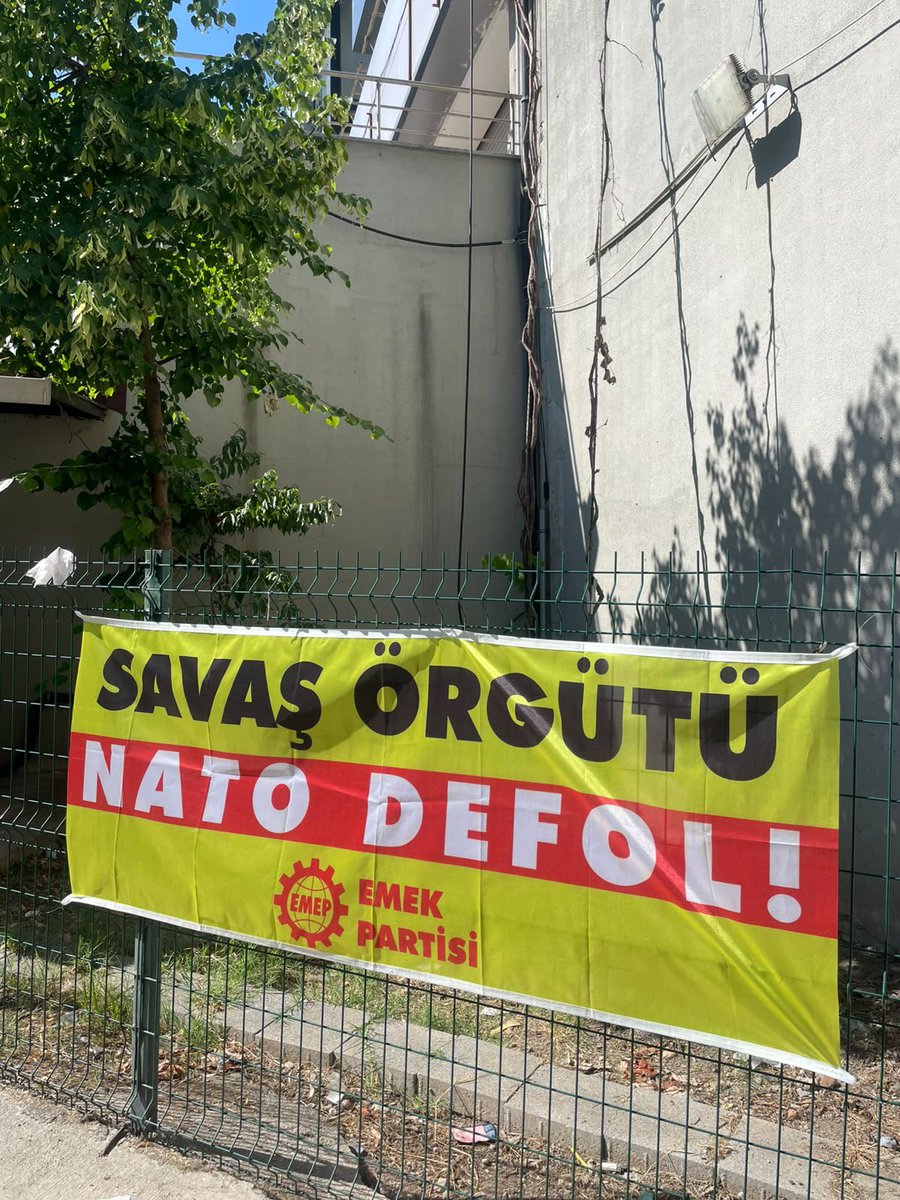 emepmaltepe's tweet photo. Maltepe sokakları 
SAVAŞ ÖRGÜTÜ NATO DEFOL!
pankartlarıyla donatıldı. 

İSTENMİYORSUNUZ, DEFOLUN!

Bugün saat 19.00 da Taksim AKM’den Dolmabahçe’ye,
NATO ya karşı
68 geleneğini sürdürüyoruz. 

@emepistanbul
@emekpartisi https://t.co/vdQBqe5D1U