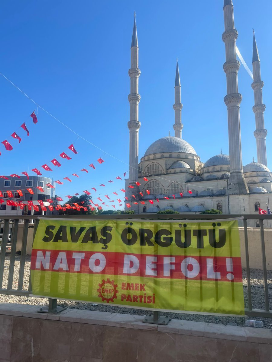 emepmaltepe's tweet photo. Maltepe sokakları 
SAVAŞ ÖRGÜTÜ NATO DEFOL!
pankartlarıyla donatıldı. 

İSTENMİYORSUNUZ, DEFOLUN!

Bugün saat 19.00 da Taksim AKM’den Dolmabahçe’ye,
NATO ya karşı
68 geleneğini sürdürüyoruz. 

@emepistanbul
@emekpartisi https://t.co/vdQBqe5D1U