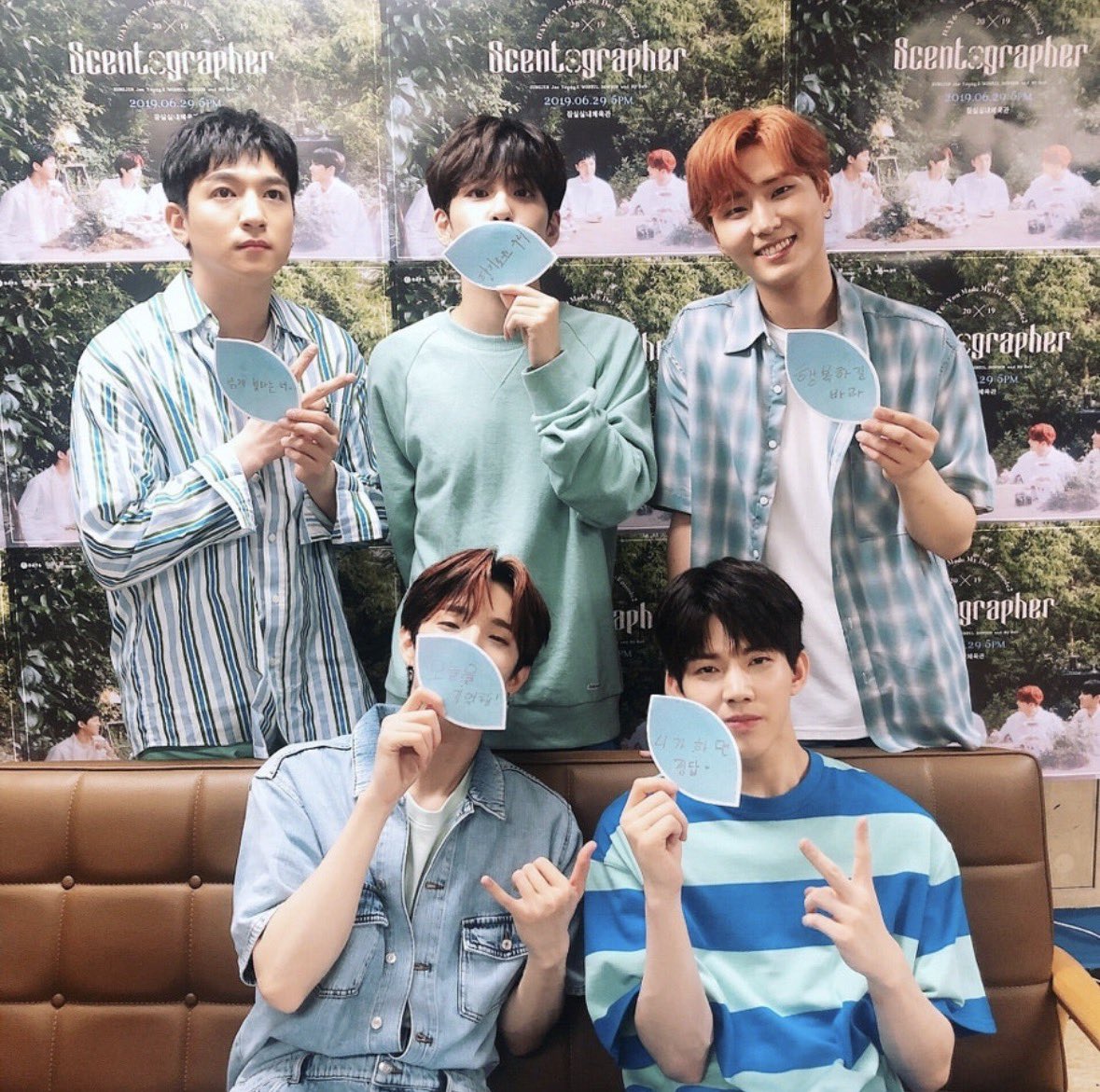 1981_gdw's tweet photo. 데이식스 센토그래퍼 팬미팅 컨페티

1.5

얇아서 택배만 가능해요! 
원필이 들고 있는 컨페티랑 똑같은 거예요!

데니멀즈 쁘띠멀즈 성진 제형 영케이 원필 도운 방 쩨 케 필 돈 윤도운 앙콘 피날레 첫 중 막 취켓팅 고베 일본 컴백 솔로 https://t.co/913j1VK1xo