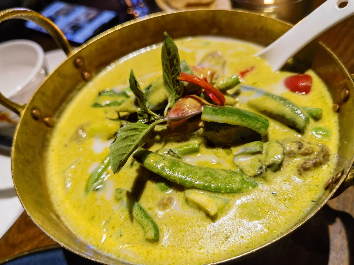 Biotherm007's tweet photo. Dinner upgrade tonight: spicy Thai green curry with fragrant jasmine rice—rich coconut milk, fresh basil, and a hint of kaffir lime leaves that’s pure Southeast Asian flavor perfection. https://t.co/XMPitvutgt