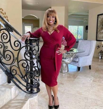 miles_commodore's tweet photo. Thelma from Good Times is still getting it done at 72 years old. This picture was taken 7 months ago. https://t.co/p9S9ucO6pn