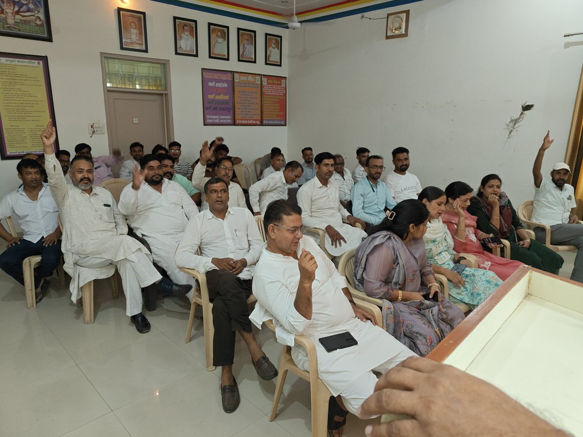 DrSushilKrGupta's tweet photo. बदलाव की लड़ाई, कार्यकर्ताओं के साथ! 🎯
@AAPHaryana प्रत्येक जिले में लगातार बैठकें कर संगठन को धार दे रही है। आज #फतेहाबाद जिले के सक्रिय साथियों के साथ महत्वपूर्ण संगठनात्मक चर्चा हुई।
हमारे कर्मठ कार्यकर्ता ही इस व्यवस्था परिवर्तन की असली ताकत हैं! 🤝
@pankajgupta
#AAP #Fatehabad #Haryana