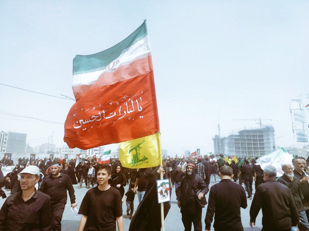 mohi78sh's tweet photo. تشیع ایشان، تشیع حسینیِ سرخ است؛ تشیعی که در رگ‌های مردم ایران جریان دارد و هر بار در بدرقهٔ رهبر، حماسه‌ای جاودان می‌آفریند.
#باید_برخاست
#منادی_بعثت https://t.co/YJIAkqAXwZ