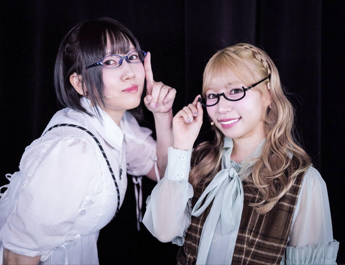 rui_kanimiso's tweet photo. 上条春菜　 長島光那ちゃん

みながいなかったら
私は不安でいっぱいだったと思います。
かっこよくて、美しい、最高の相方です。
いつもありがとう。大好きです👓👓

📷田辺カメラ

#デレミュ_オブザデッド 
#デレミュオブザデッド_観劇レポート https://t.co/coNbKtXI4E