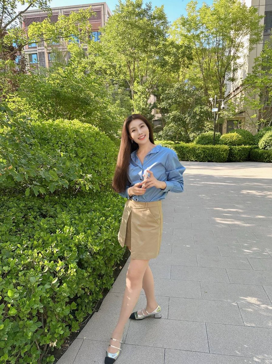 Jeni_1983's tweet photo. 好无聊啊    有没有同城的朋友来找我这个已婚得老阿姨说说话 https://t.co/8wqyJk9mKr
