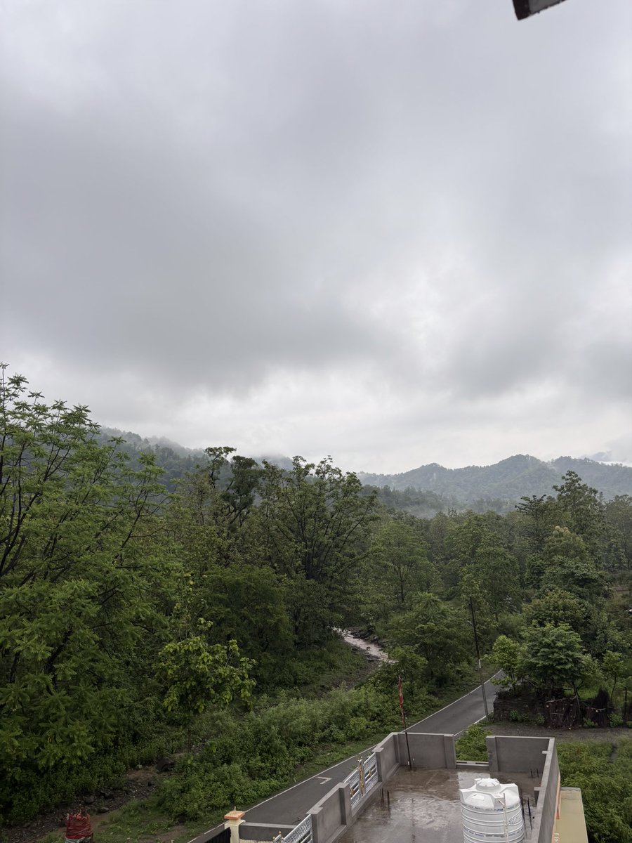 hsdigitaldiary's tweet photo. I actually love monsoon https://t.co/v3tcrjDK7l