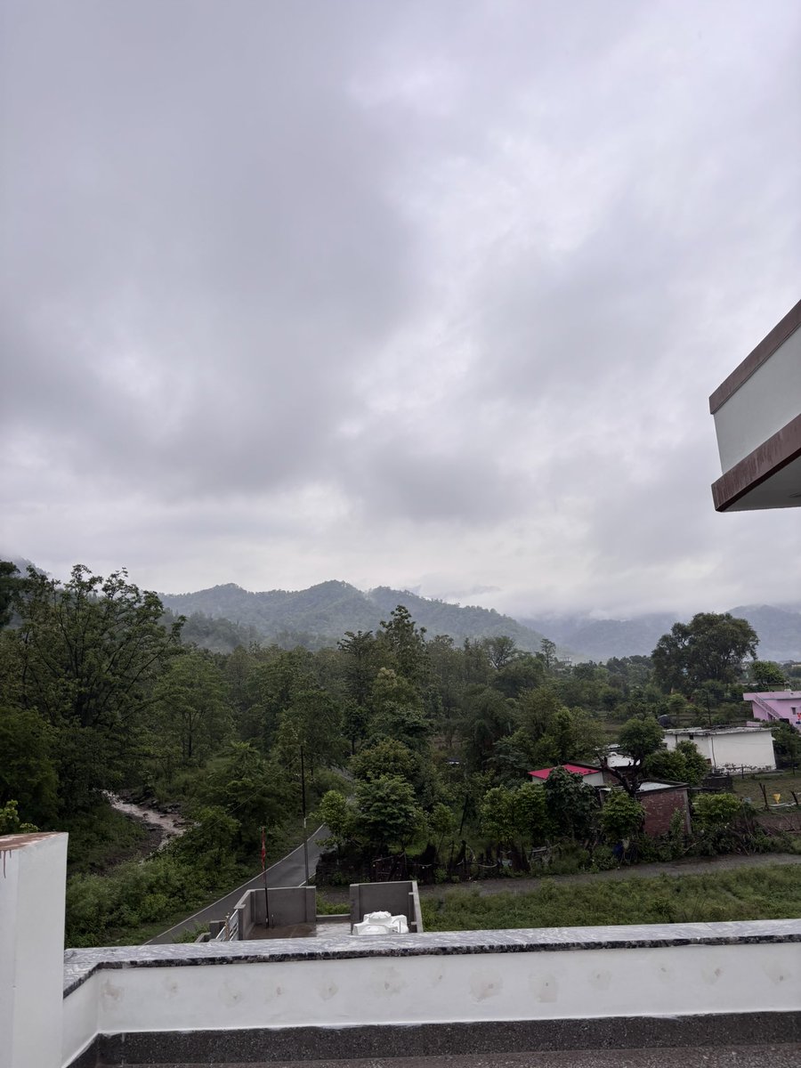 hsdigitaldiary's tweet photo. I actually love monsoon https://t.co/v3tcrjDK7l
