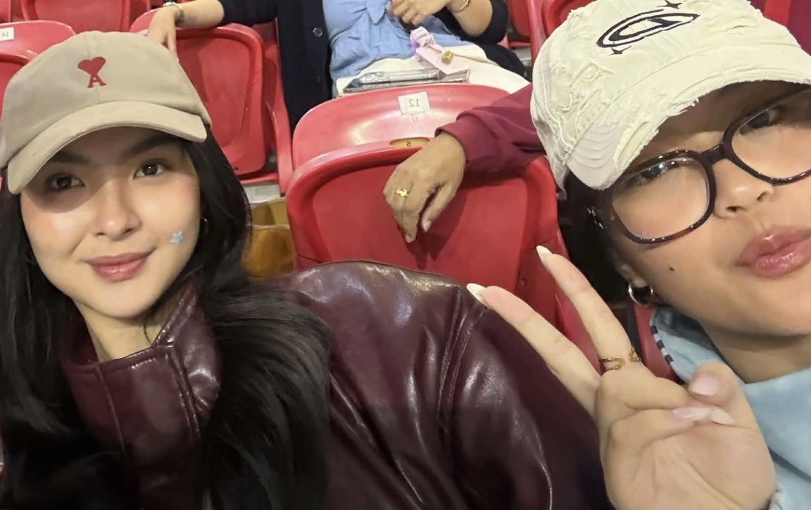 Whoismaloii's tweet photo. Happy KaiRain dayyy to the persons who became my light !
Paki galaw naman ng baso girlss 😊
(ctto of the pic)

#KaiRain https://t.co/fp8Ee0xIQm