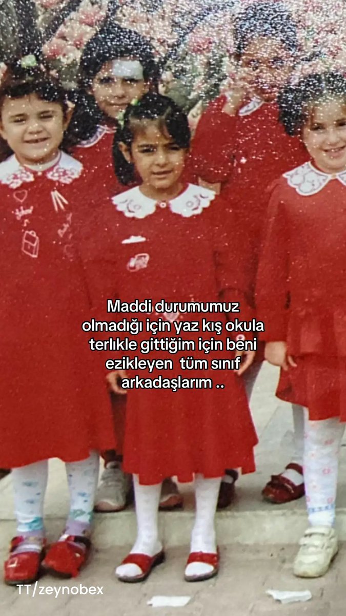 onedio's tweet photo. Bir kadından “Unutmadım” paylaşımı:

“Maddi durumumuz olmadığı için yaz kış okula terlikle gittiğim için beni ezikleyen tüm sınıf arkadaşlarım, 10 yıl oldu ve her ay bir çocuğun okul masraflarını karşılıyorum.” https://t.co/sN8MQhr5Yg
