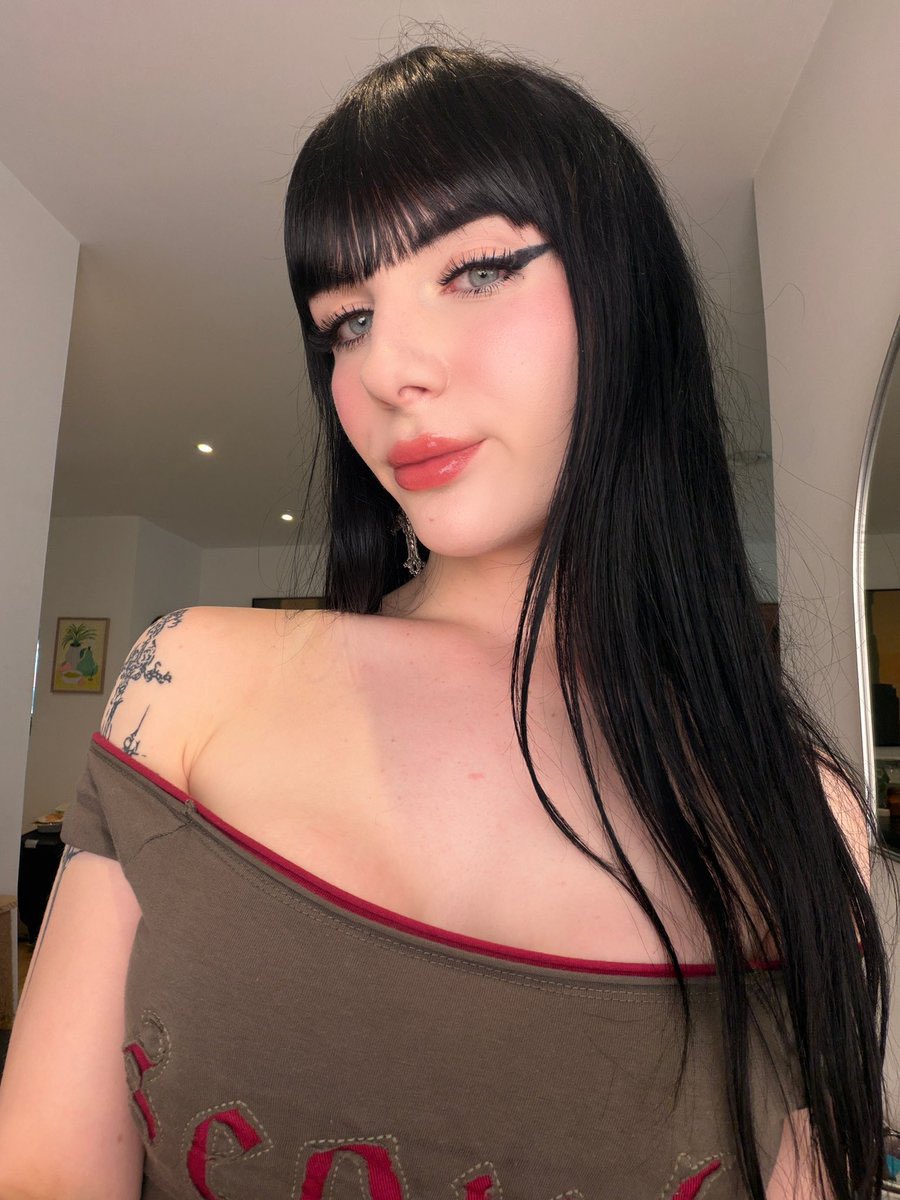 TswinterUP's tweet photo. How actual trans women look btw: https://t.co/cj08TEt63z