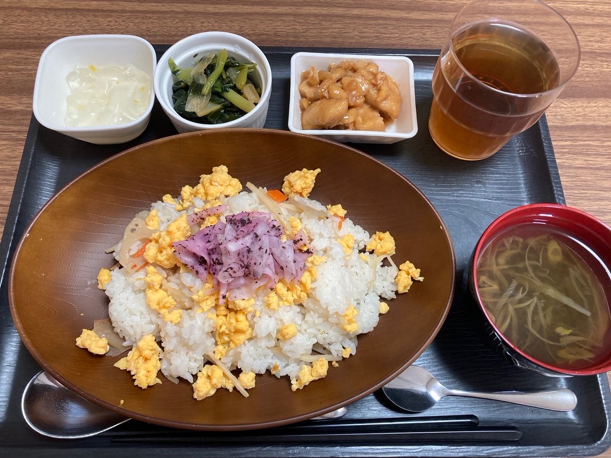 ourswork_sc's tweet photo. 先日の昼食は
みんな大好き「ちらし寿司」でした😊

色とりどりの具材がのった華やかな一品🌸
見た目も楽しく、
食べる前からワクワクする昼食になりました♪

スタッフ🐵

#ちらし寿司 #昼食 #就労支援 #アワーズワーク札幌中央 #福祉 https://t.co/oOwikAFCnl