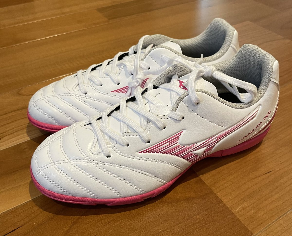 aochocola's tweet photo. 久々にバレエのレッスンへ🩰産後まともに通えてなかったけど、今月から週1ペースで行けるのが本当に嬉しい🥰
フットサルのお誘いもあったので、迷わず参加連絡！実は大学、社会人1-3年目にフットサルやってました⚽️でも産後、体力ガタ落ちしてるので、ランニングシューズも購入🙌運動するぞー‼️ https://t.co/toPtzTHS3j