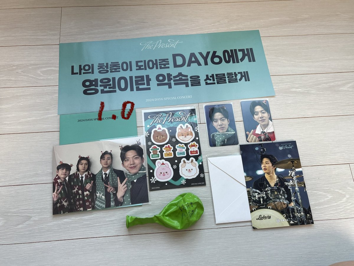 1981_gdw's tweet photo. 데이식스 입장키트 슬로건 마데부스 판매
타래로 이어집니다!!

올려둔 거 일괄시 4.0

데니멀즈 쁘띠멀즈 성진 영케이 원필 도운 방 케 필 돈 윤도운 앙콘 피날레 첫 중 막 취켓팅 고베 일본 필모그래피 23클콘 영종도 포에버영 벚꽃콘 웰쇼콘 솔로 컴백 https://t.co/YJLDGA6aiQ