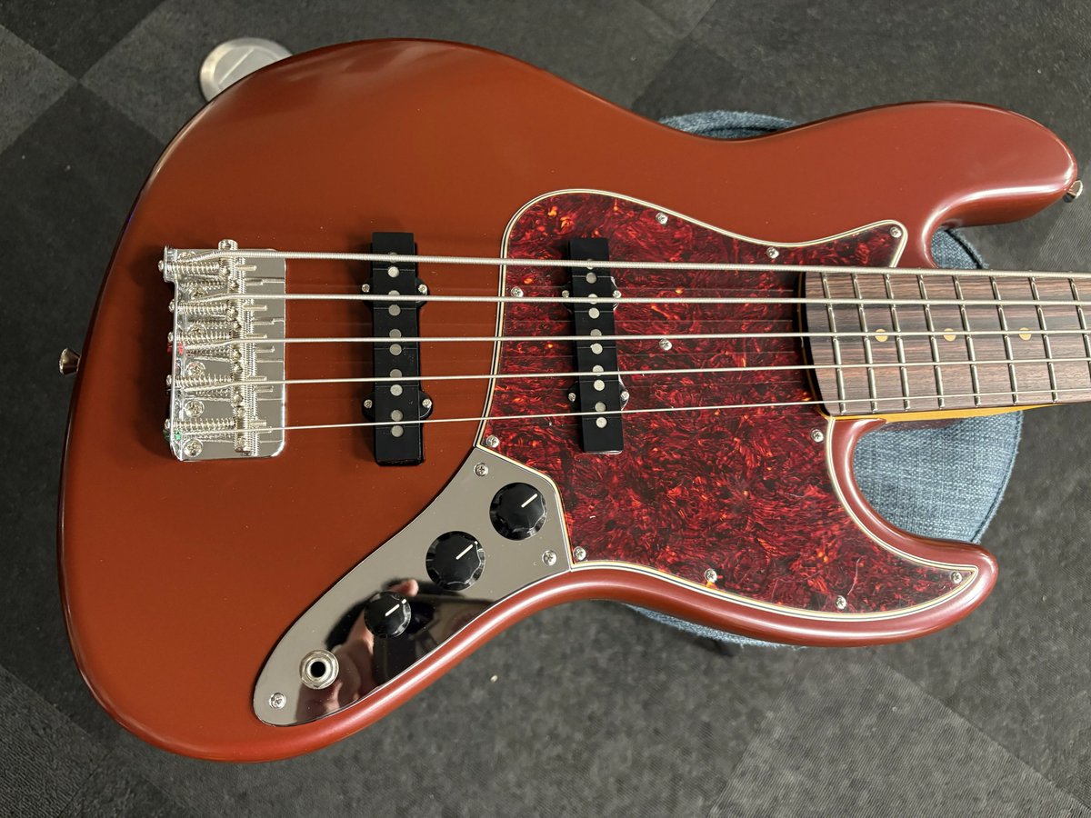 GIB_Yokohama's tweet photo. Freedom Custom Guitar Research / O.S. Retro Series JB 5st.

"ヴィンテージライク"で終わらないFreedomの5弦。

弾けば弾くほど完成度の高さを実感できる、国産ハイエンドJBです。

ぜひ店頭でお試しください。

龍崎 https://t.co/oQMO4cgGbX