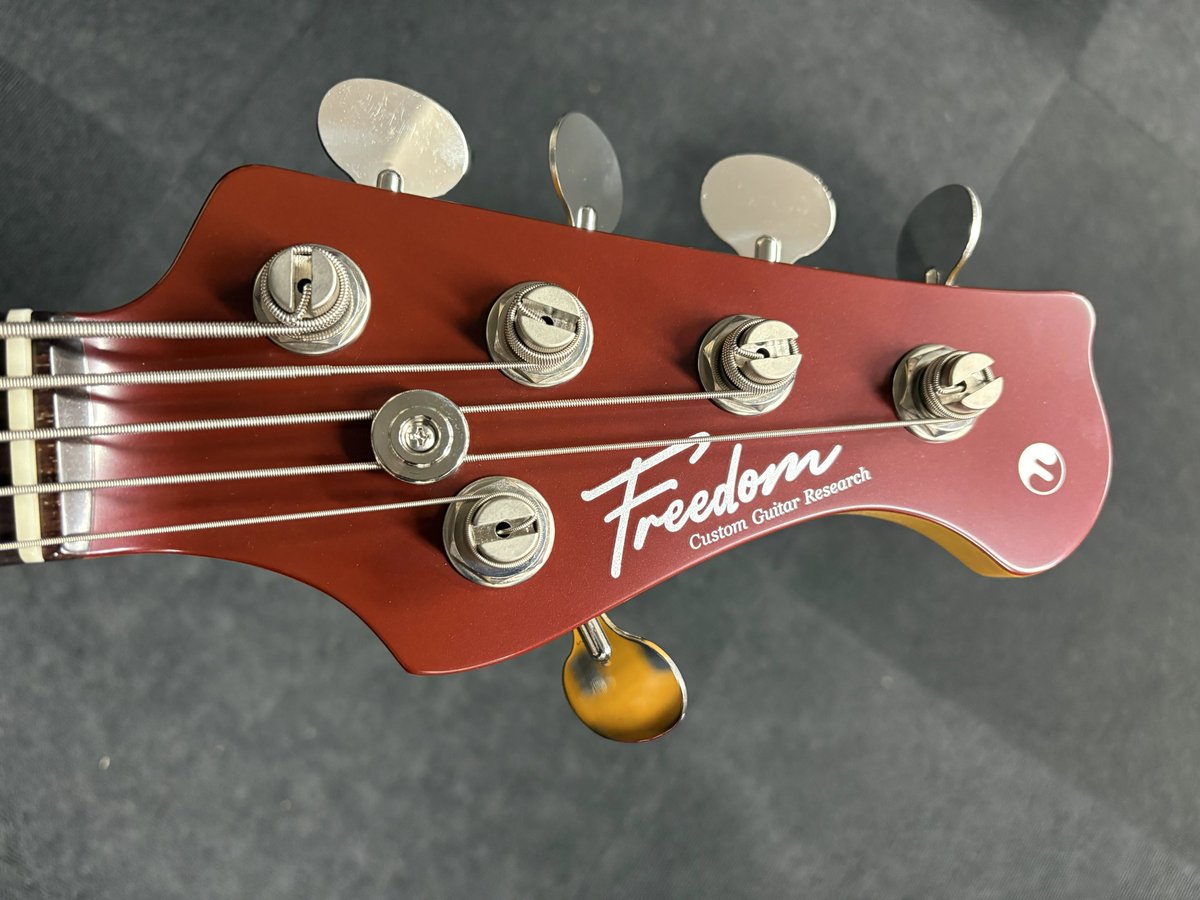 GIB_Yokohama's tweet photo. Freedom Custom Guitar Research / O.S. Retro Series JB 5st.

"ヴィンテージライク"で終わらないFreedomの5弦。

弾けば弾くほど完成度の高さを実感できる、国産ハイエンドJBです。

ぜひ店頭でお試しください。

龍崎 https://t.co/oQMO4cgGbX