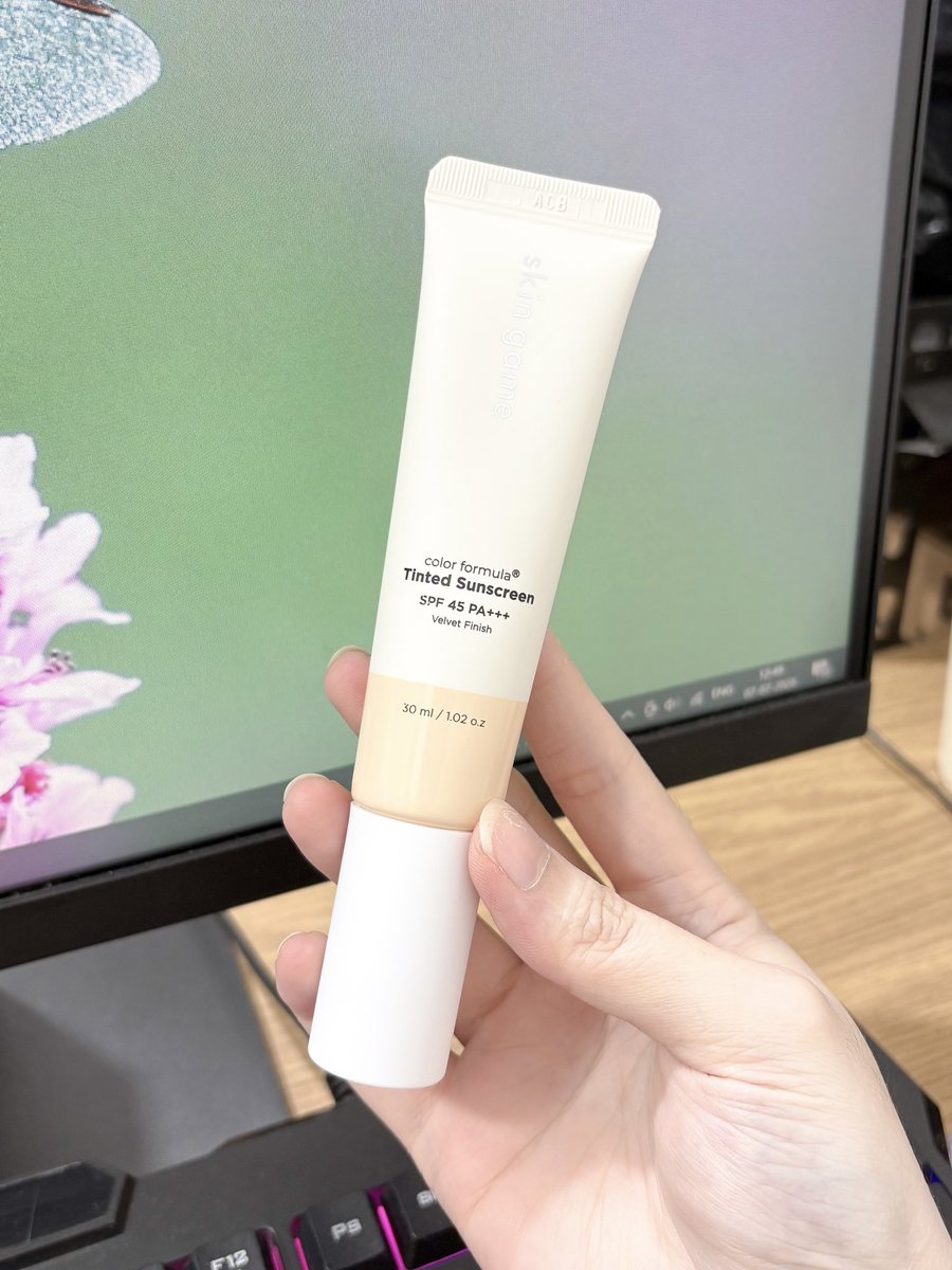 mulvely's tweet photo. Setiap hari pakai tinted sunscreennya Skin Game (@skingameofc) buat ngantor dan suka banget sama hasilnya 😍

Anti ribet tapi wajah tetep terlindungi dengan baik. Coveragenya oke, sampai dinotice orang-orang kantor haha! https://t.co/uuWEw82rPR