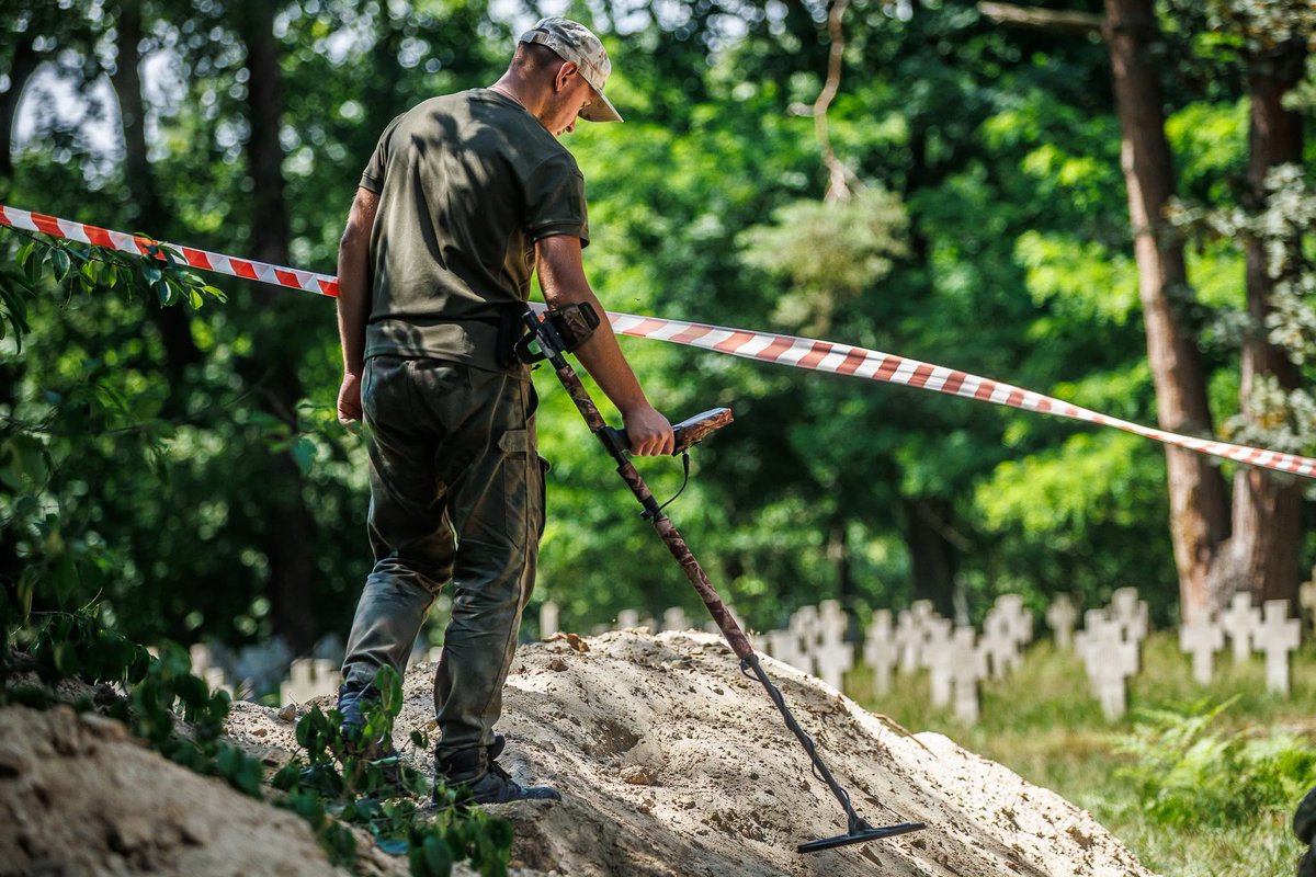 POW_Central's tweet photo. The first Open Days of the archaeological excavations at the Old Prisoner-of-War Cemetery in Łambinowice are now behind us. Visitors had the opportunity to learn about the work of archaeologists, and the research has already yielded its first discoveries. 📸 More updates soon! https://t.co/oLmMJrKZba