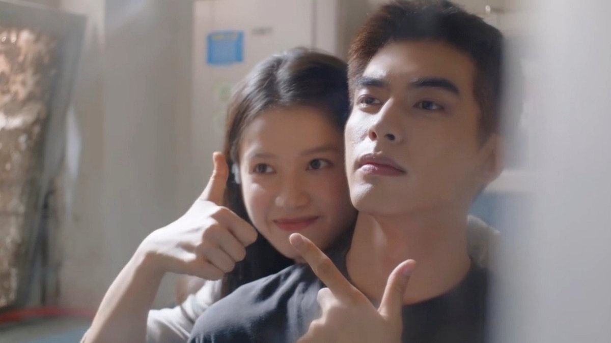 lucidlovelines's tweet photo. chen yi is so girl dad coded https://t.co/ecC0jFU6Ac