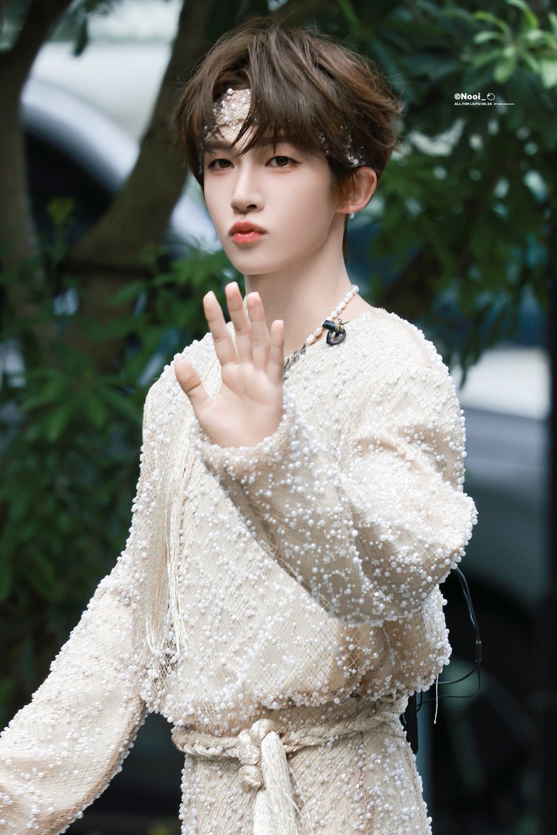 eunic2730's tweet photo. ยัยจิ๋วหลิวอวี่ค่ะ เด็กน้อยออร่าม้อบแม้บหอมกลิ่นนมผง ที่พอขึ้นเวทีแล้วกลายร่างเป็นนางฟ้า https://t.co/eCMVOCwk2q