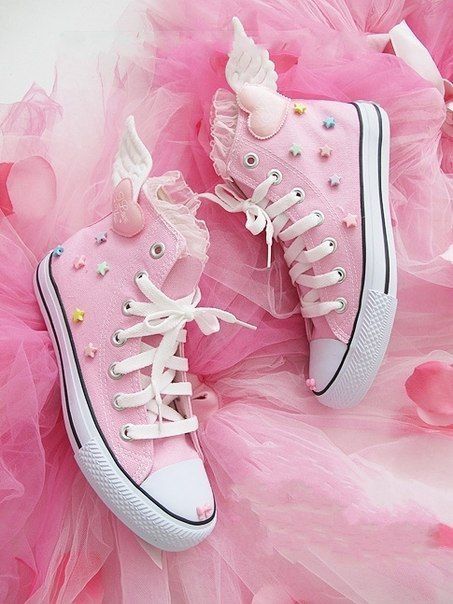 Lady_Naipes's tweet photo. Kawaii sneakers ⸜(｡˃ ᵕ ˂ )⸝♡ https://t.co/cHBuqXIfip