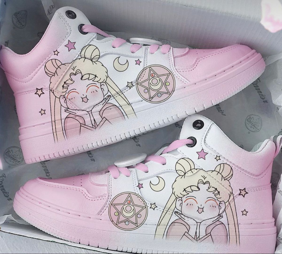Lady_Naipes's tweet photo. Kawaii sneakers ⸜(｡˃ ᵕ ˂ )⸝♡ https://t.co/cHBuqXIfip